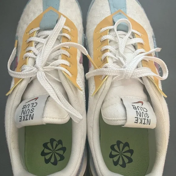 Nike Purple and White Athletic Shoes Air Max Pre-Day. The Sun Club, Size 9 - Picture 6 of 11